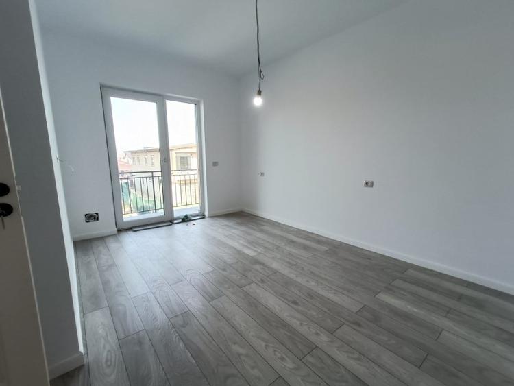 Duplex cu 4 camere cu Canalizare în Popas Păcurari