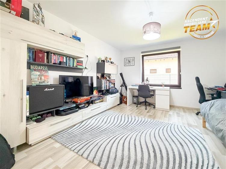Casă individuală cu 4 camere cu Teren 800 Mp în Periferie