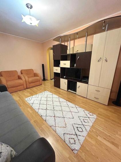 Apartament cu 3 camere semidecomandat în Dacia