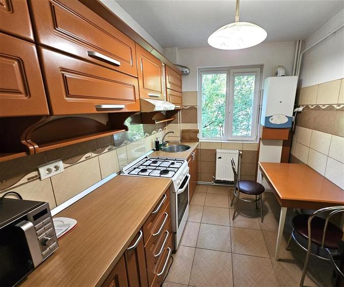 Apartament cu 2 camere semidecomandat, mobilat în Tătărași