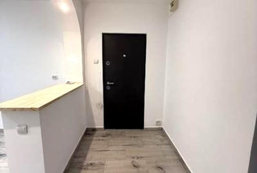 Apartament cu 3 camere decomandat în Tei