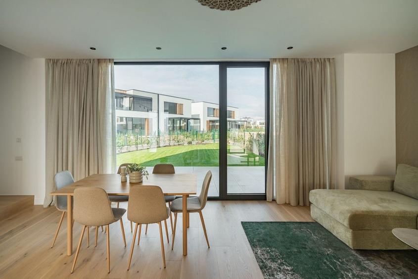 Duplex cu 4 camere cu Piscina în Tunari