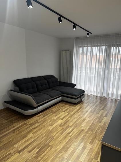 Apartament cu 2 camere decomandat, mobilat în Central