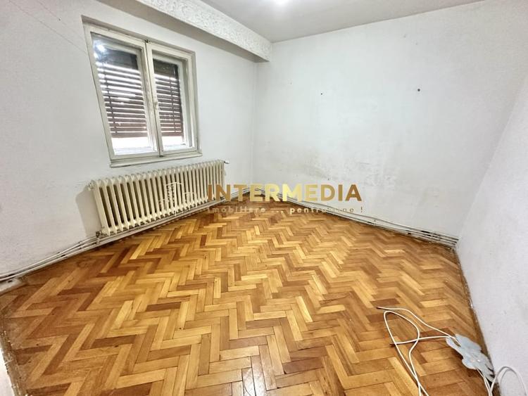 Apartament cu 2 camere semidecomandat, mobilat în Cetate