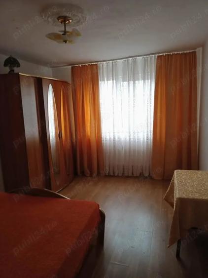 Apartament cu 3 camere decomandat în Micro 9