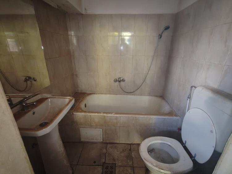 Casă individuală cu 3 camere cu Canalizare în Central