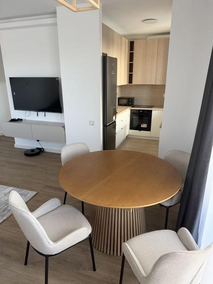 Apartament cu 3 camere semidecomandat în Central