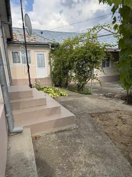 Casă cu 4 camere în Străoane