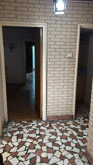 Apartament cu 4 camere semidecomandat, mobilat în Banu Manta