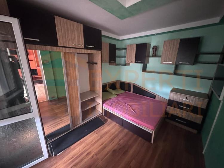 Apartament cu 3 camere semidecomandat, mobilat în Casa de Cultură