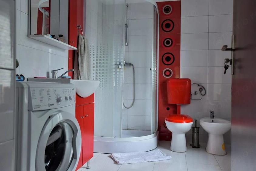 Casă cu 2 camere cu Teren 2453 Mp în Poienari
