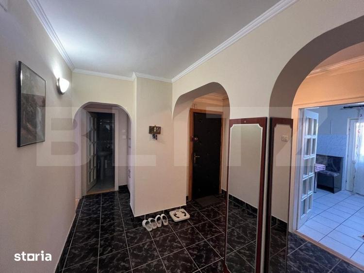 Apartament cu 4 camere decomandat în Carpați 2