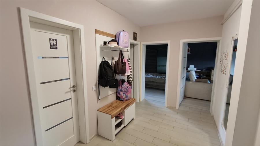 Apartament cu 3 camere semidecomandat în Valea Lupului
