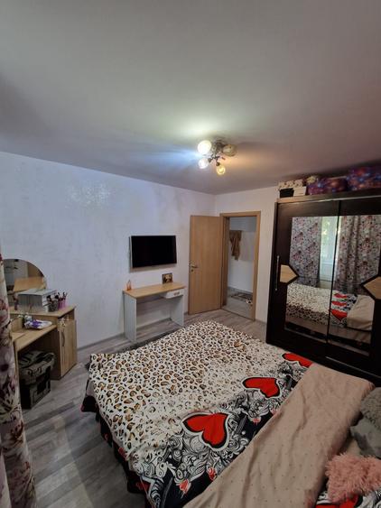 Apartament cu 2 camere decomandat în Tractorul
