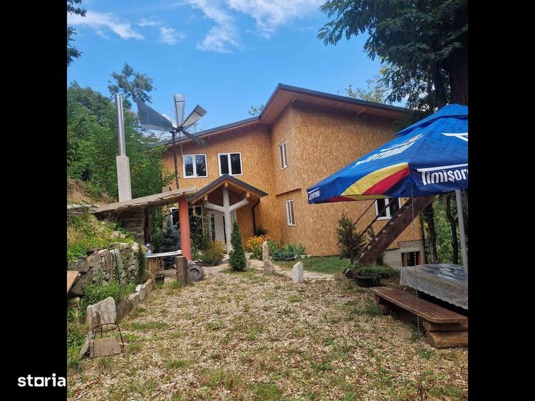Casă cu 4 camere în Strungari