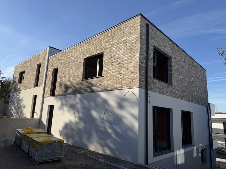 Casă cu 4 camere în Zorilor