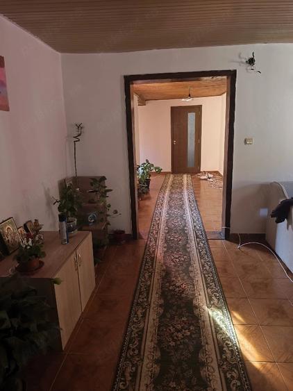 Casă cu 6 camere cu Teren 3261 Mp în Crunți