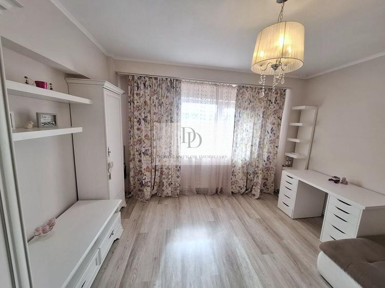 Apartament cu 3 camere decomandat, mobilat în Central