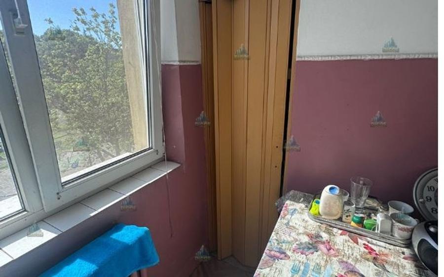 Apartament cu 3 camere semidecomandat în Central