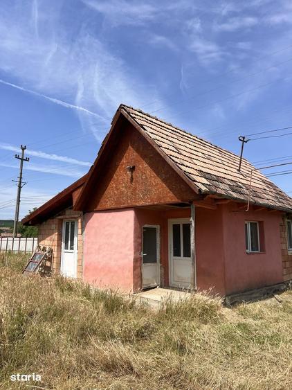 Casă cu 4 camere cu Teren 2475 Mp în Cucerdea