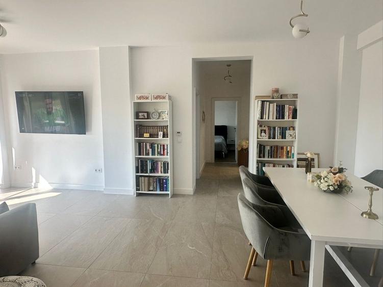 Apartament cu 3 camere decomandat în Viforâta