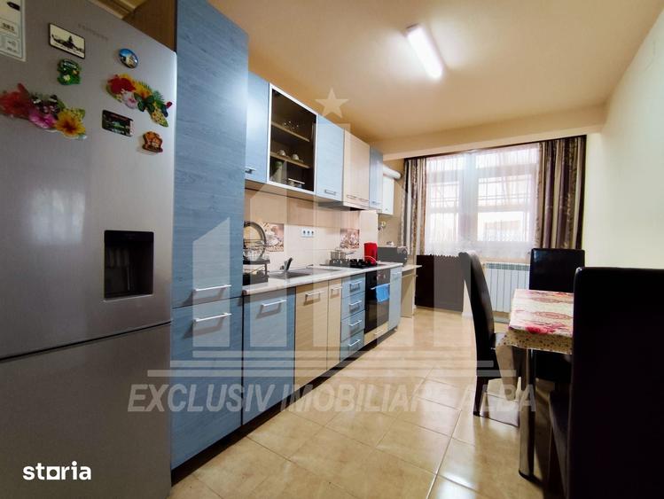 Apartament cu 3 camere în Cetate
