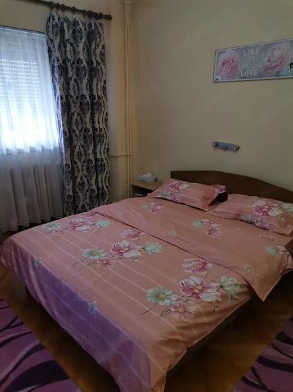 Apartament cu 2 camere decomandat în Intim