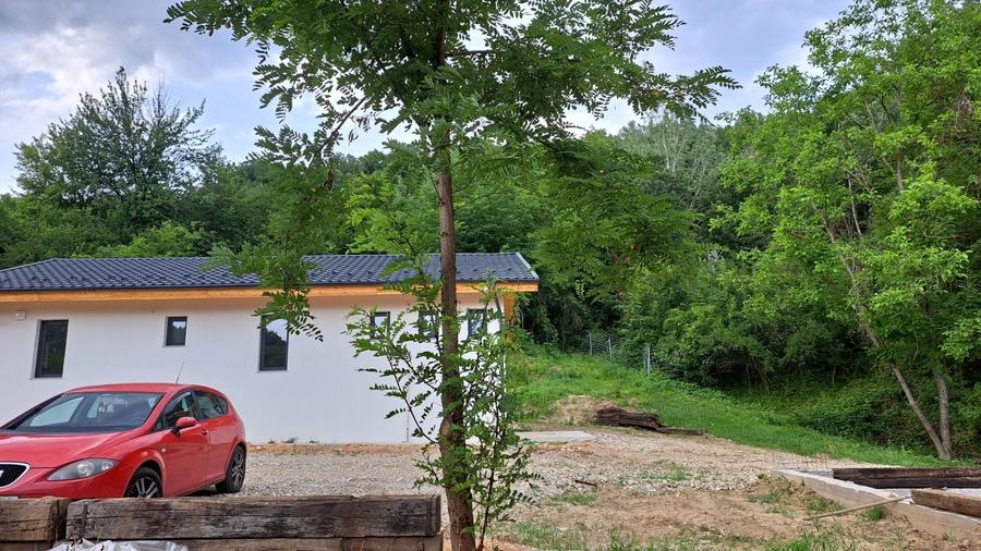 Casă cu 4 camere decomandat în Central