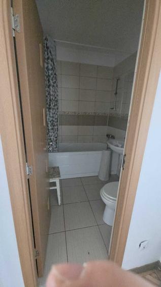 Apartament cu 3 camere semidecomandat în 1 Mai