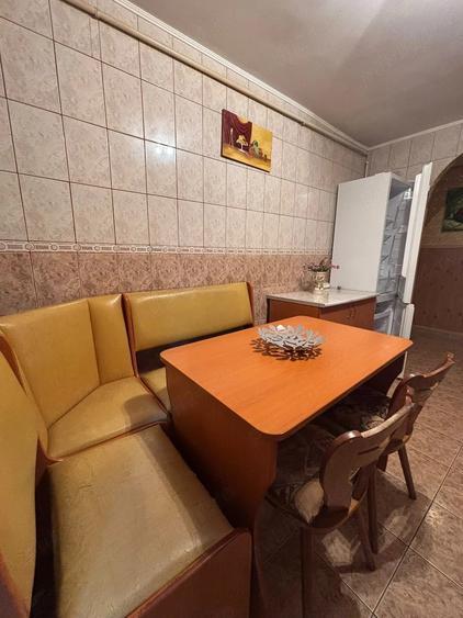 Apartament cu 3 camere decomandat în Metalurgie