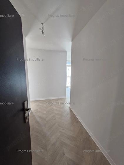 Apartament cu 3 camere semidecomandat în Aradului