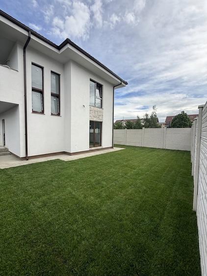 Duplex cu 4 camere cu Canalizare în Florești