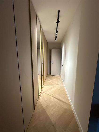 Apartament cu 4 camere semidecomandat, mobilat în Iancu Nicolae