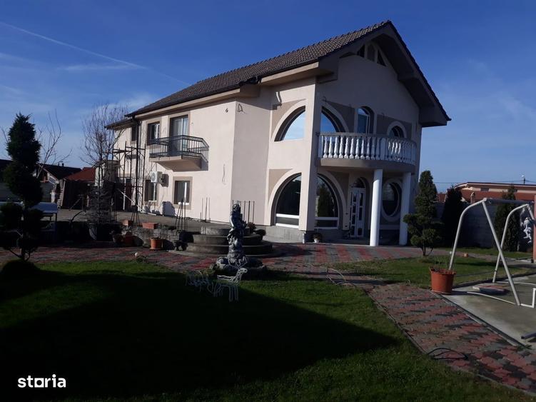 Casă cu 4 camere în Centura