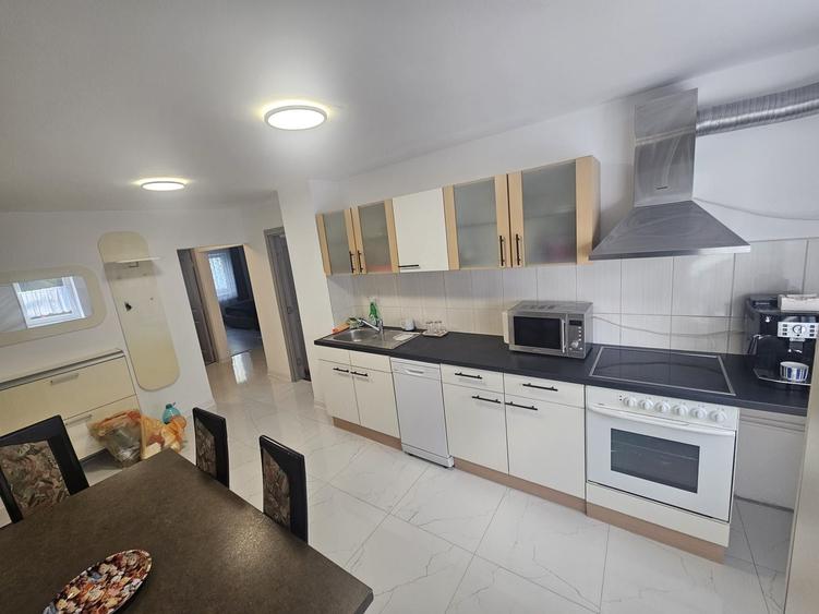 Apartament cu 3 camere decomandat în Central