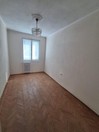 Apartament cu 3 camere decomandat în Andrei Mureșanu