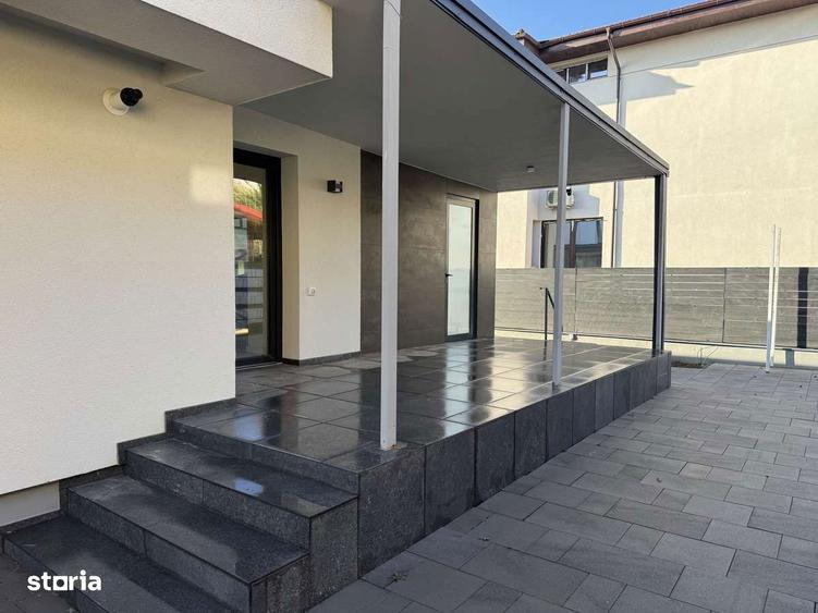 Casă cu 7 camere semidecomandat cu Teren 450 Mp în Central