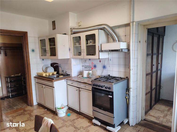 Apartament cu 3 camere decomandat în Grivița