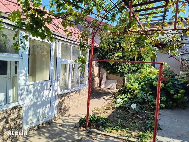 Casă cu 4 camere cu Teren 120 Mp în Pelican