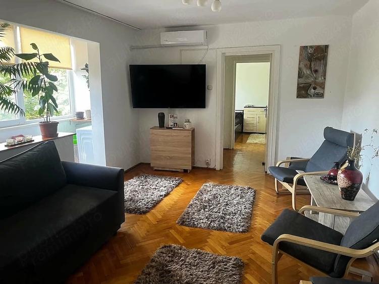 Apartament cu 3 camere semidecomandat în Complex Studențesc
