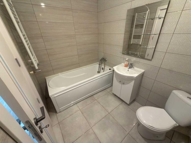 Apartament cu 2 camere semidecomandat în Roșu