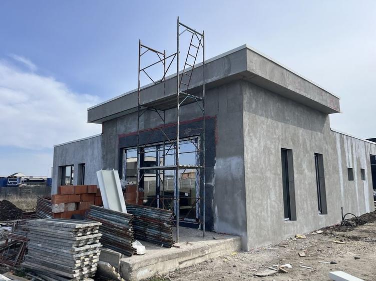 Casă cu 4 camere cu Teren 555 Mp în Torontalului