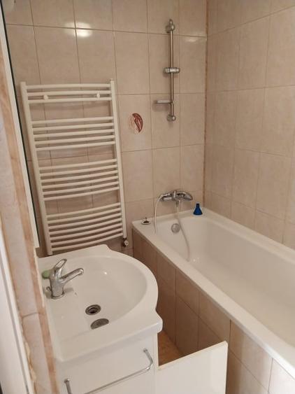 Casă cu 3 camere cu Canalizare în P-ța Sfânta Vineri