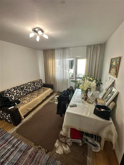 Apartament cu 2 camere semidecomandat în Podu Roș