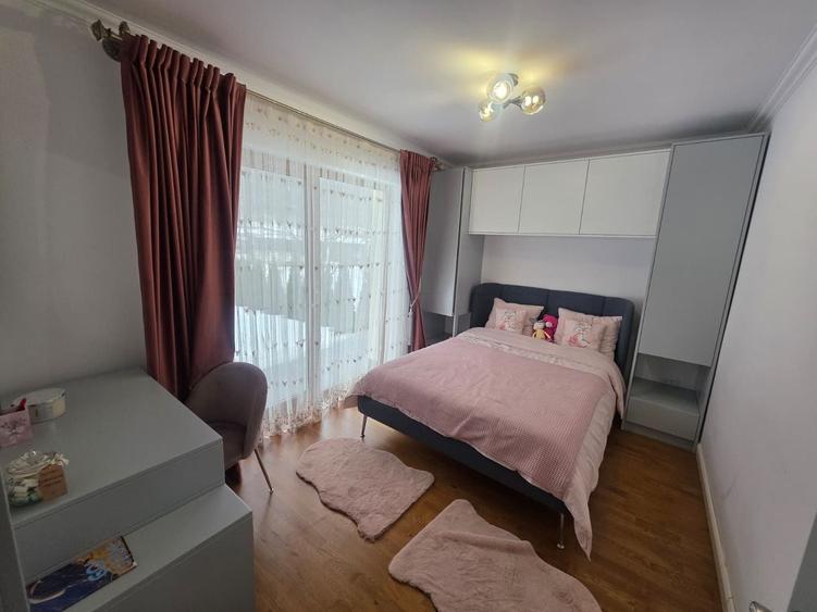 Casă individuală cu 5 camere cu Canalizare în Văleni-Stânișoara