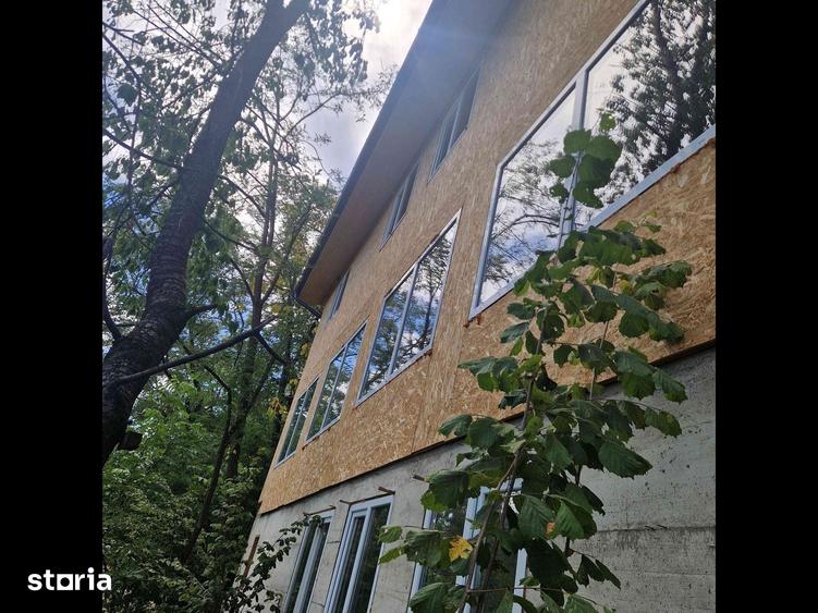 Casă cu 5 camere cu Teren 10300 Mp în Pianu