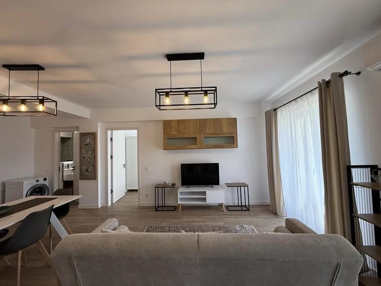 Apartament cu 2 camere semidecomandat, mobilat în Florești