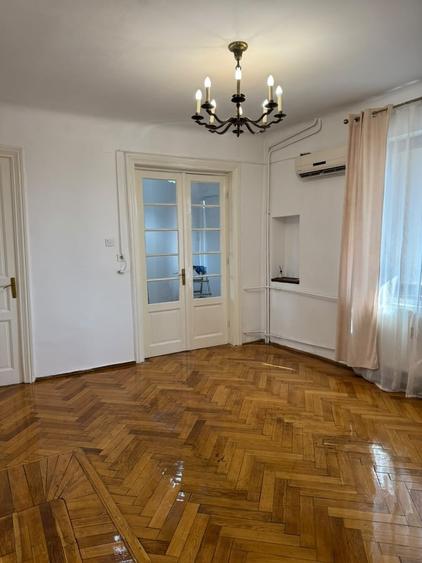 Apartament cu 3 camere semidecomandat în Cotroceni
