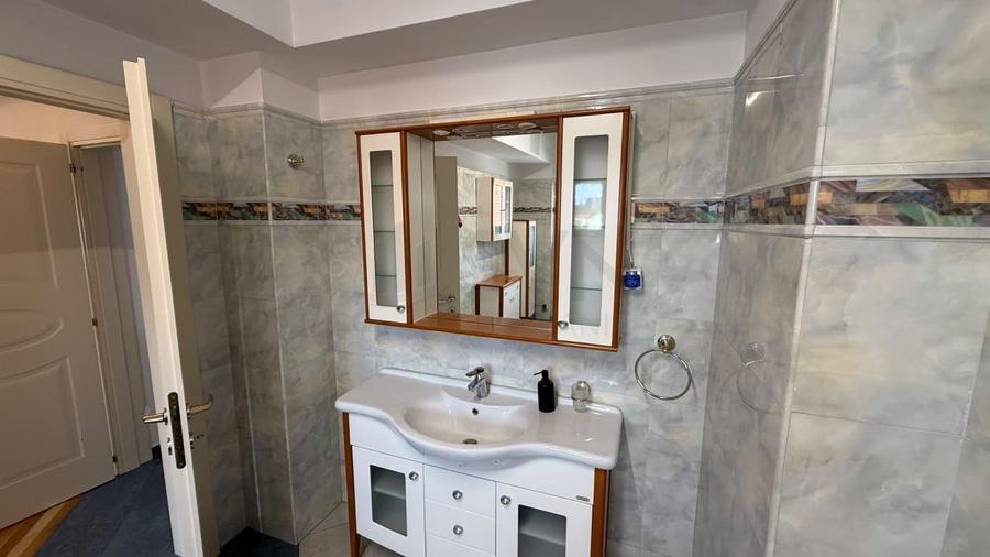 Apartament cu 4 camere decomandat în Herăstrău