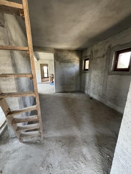 Casă individuală cu 7 camere cu Teren 2274 Mp în Târgșoru Vechi